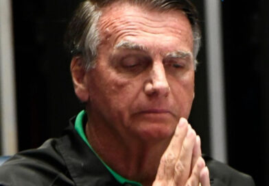 Mais de 100 deputados pedem ao STF prisão domiciliar humanitária a Bolsonaro