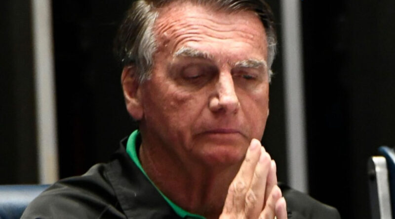 Mais de 100 deputados pedem ao STF prisão domiciliar humanitária a Bolsonaro