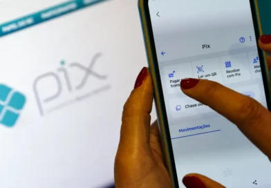 Receita Federal volta a negar taxação do Pix e alerta para golpes