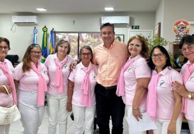 Prefeito Palearia recebe as meninas da Rede Feminina de Combate ao Câncer