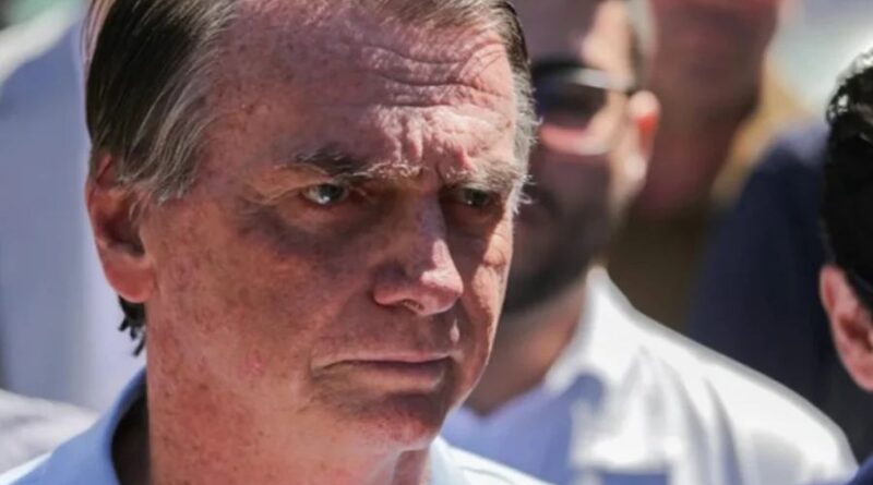 Bolsonaro: médico cita melhora importante e defende prisão domiciliar