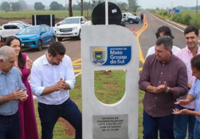 No aniversário de Nioaque, ex-governador participa de inauguração de obras