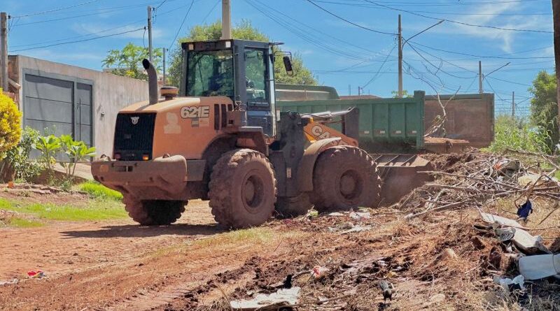 Prefeitura de Nova Alvorada do Sul realiza mutirão de limpeza no bairro Élio Fernando