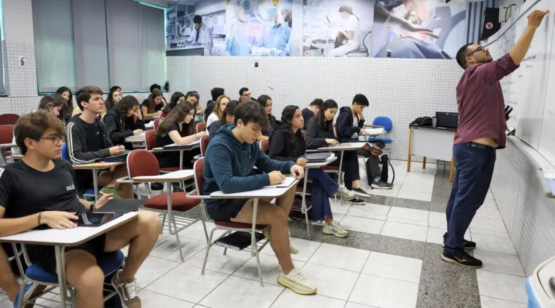 Desenrola Fies: estudante pode renegociar dívida a partir desta quarta