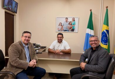 Prefeito Paleari, vereador Israel Gomes e vice-prefeito Valdemar Rocha
