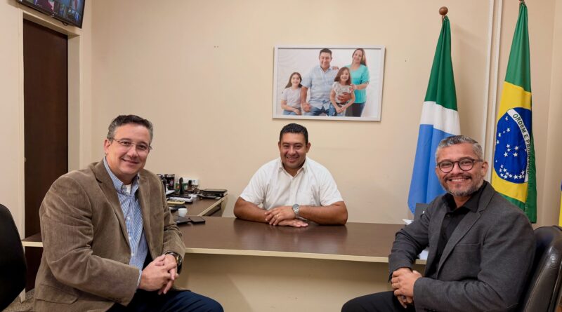Prefeito Paleari, vereador Israel Gomes e vice-prefeito Valdemar Rocha