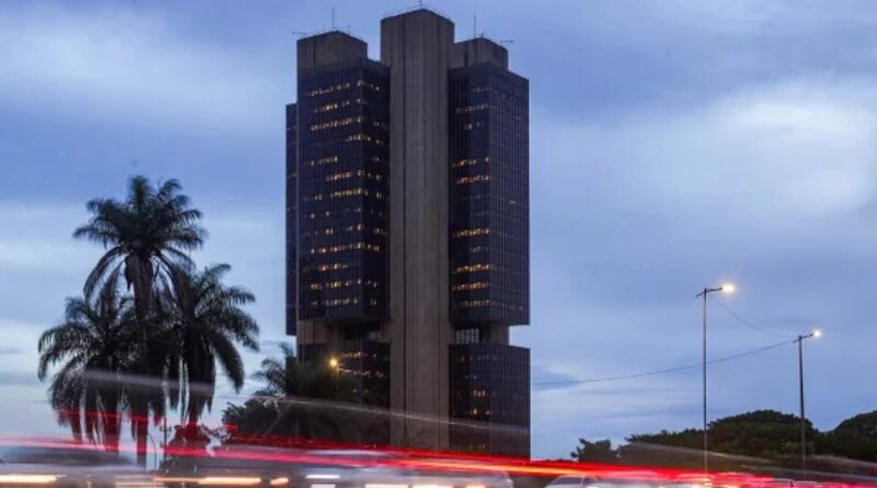 Contas externas têm déficit de US$ 8,1 bilhões em julho, diz BC