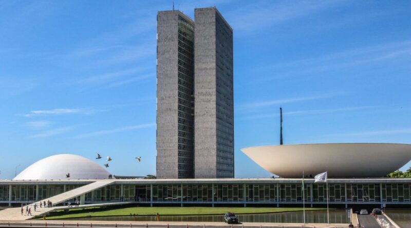 Senado aprova projeto que permite servidor federal ser MEI; entenda