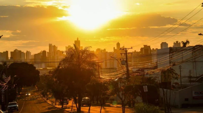 Brasil inicia a semana com calor intenso e alerta para tempestades no Sul